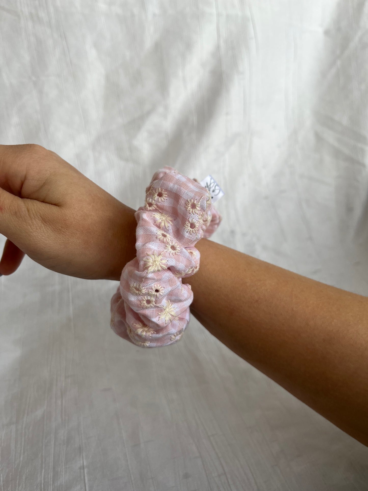 Chouchou Scrunchie en coton Vichy Brodé