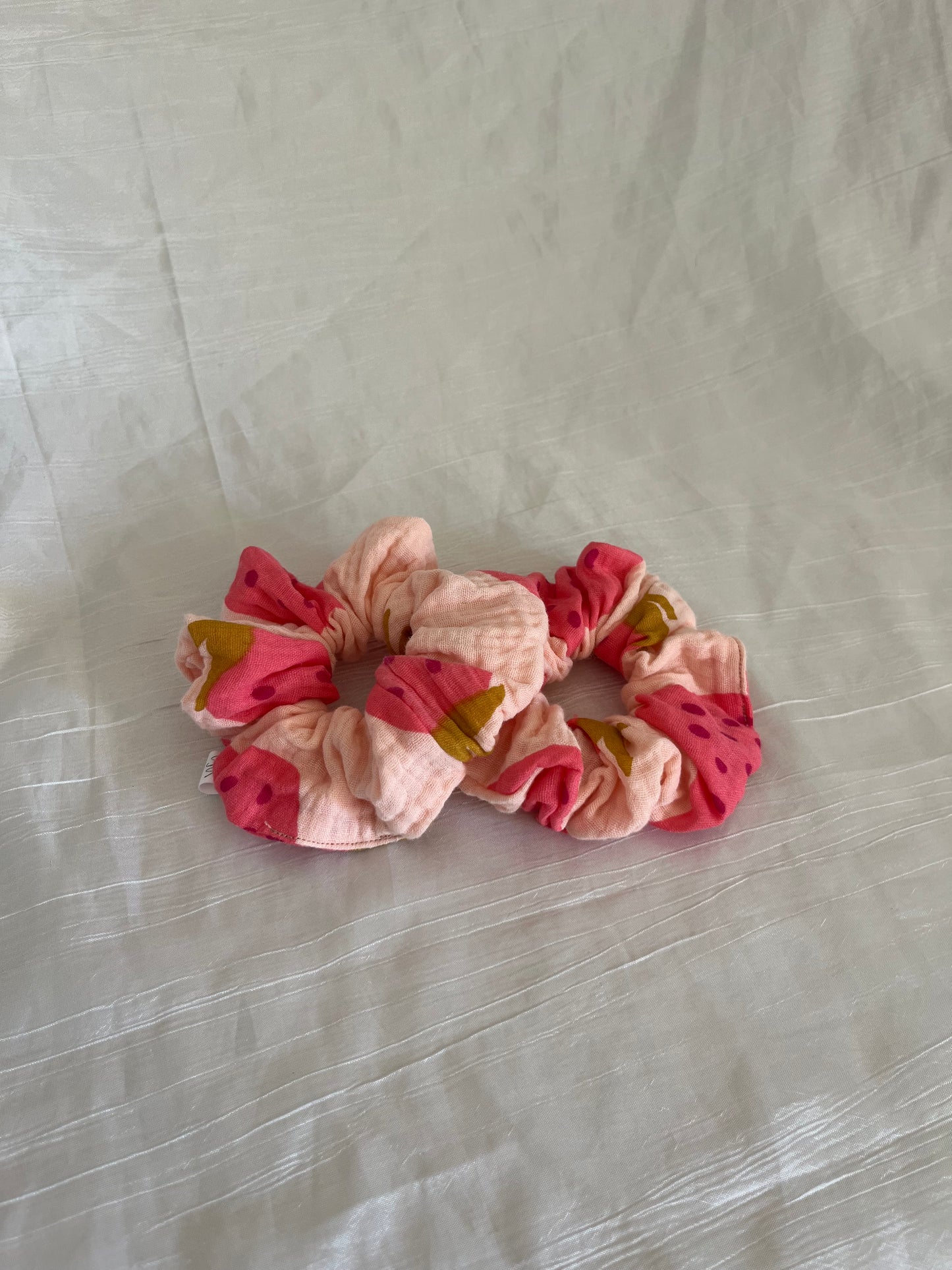 Chouchou Scrunchie en gaze Strawberry