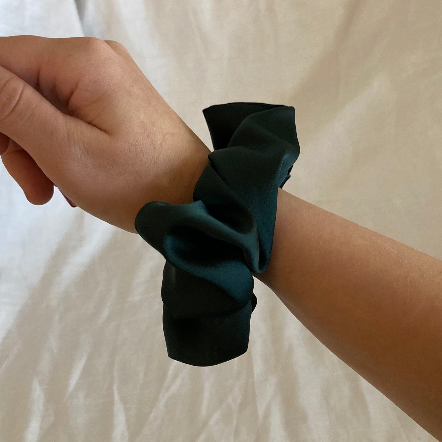 Chouchou Scrunchie en satin Vert
