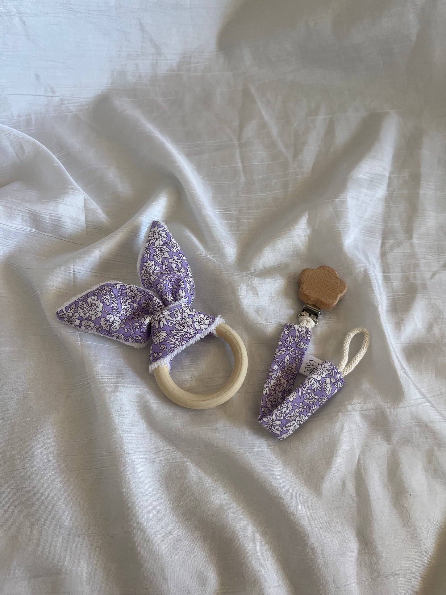 Attache tétine Fleuri violet 💜