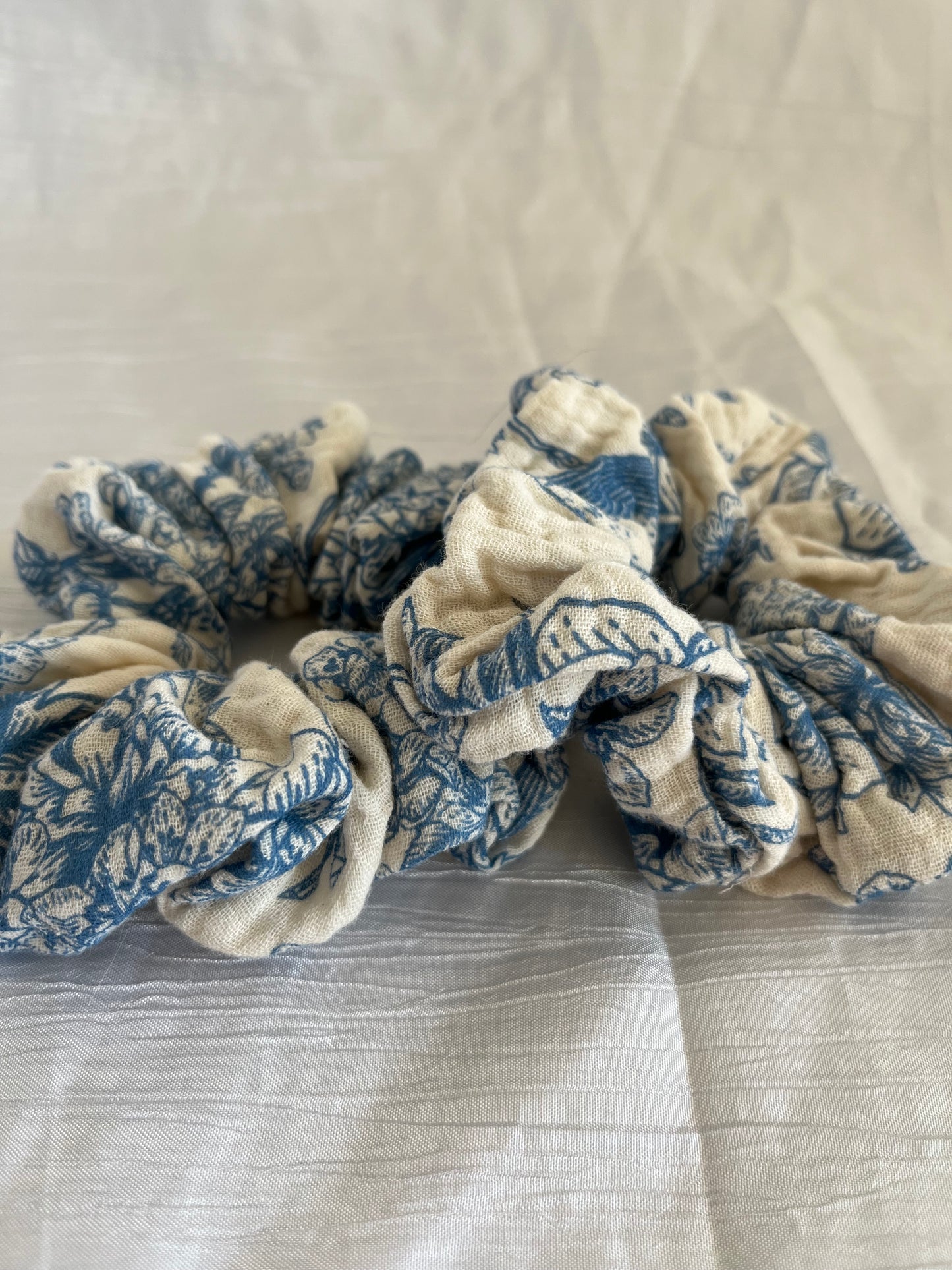 Chouchou Scrunchie en gaze Jouy