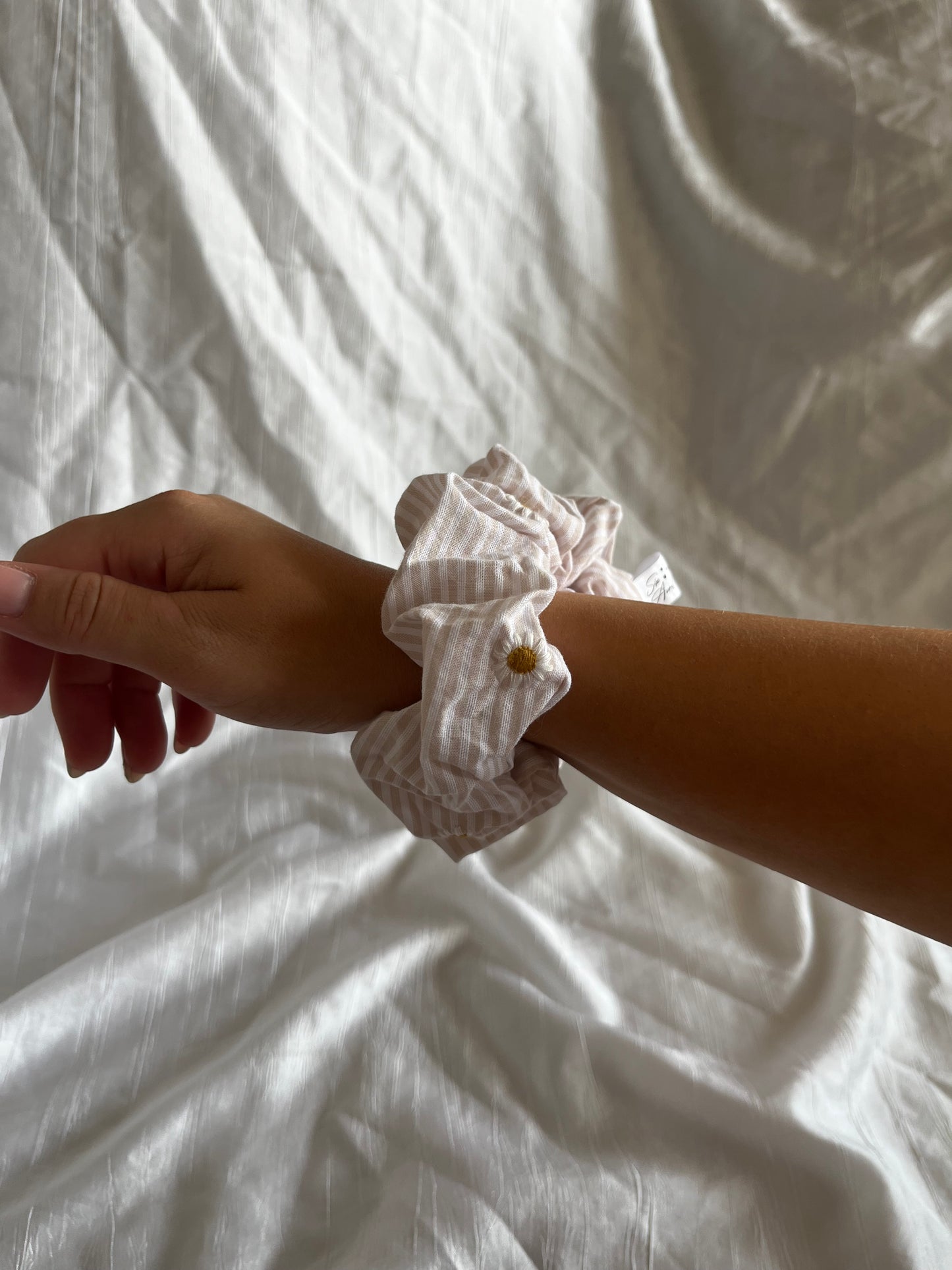 Chouchou Scrunchie en coton Marguerite 🌼