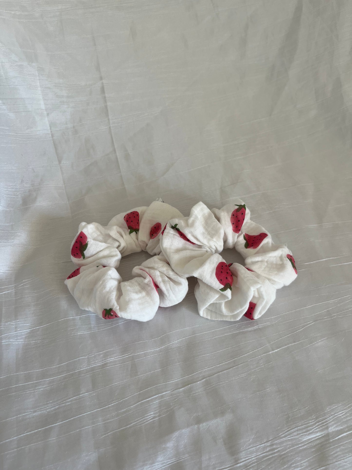 Chouchou Scrunchie en gaze Fraises