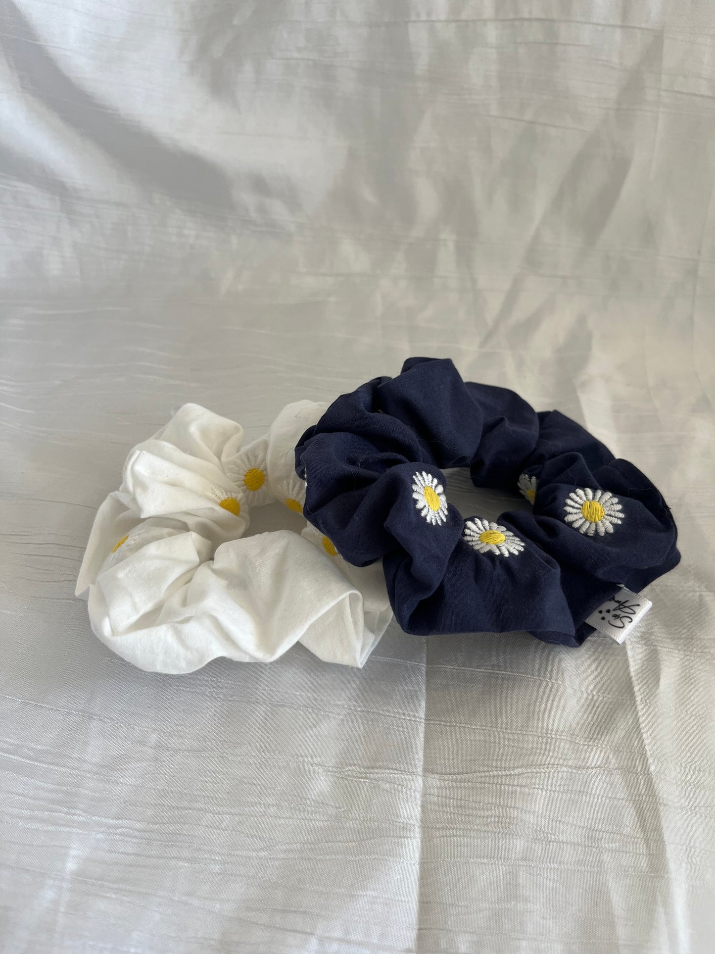Chouchou Scrunchie en coton Marguerite