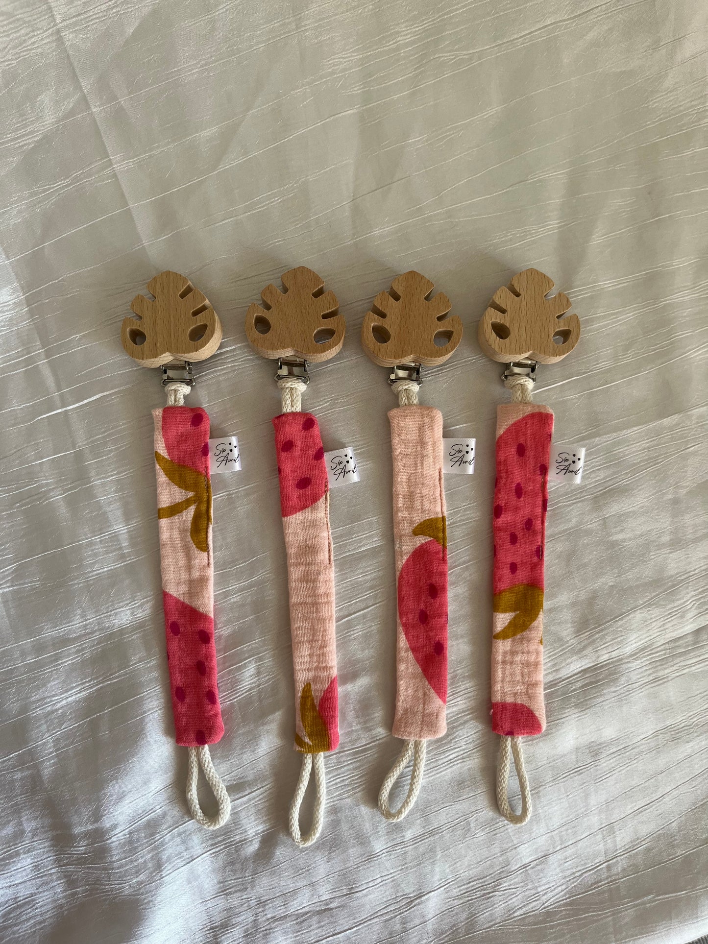 Attache tétine Strawberry