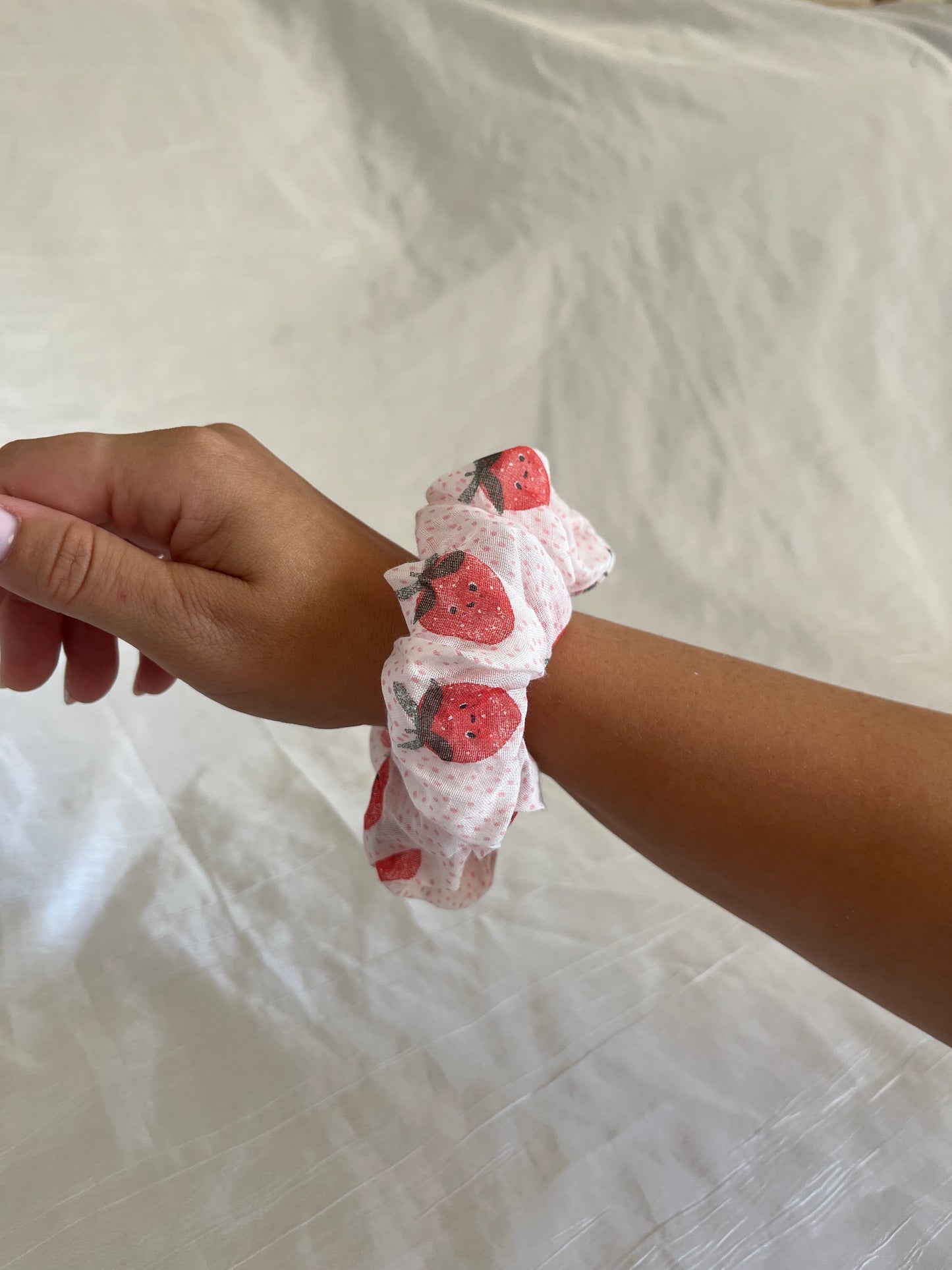 Chouchou Scrunchie en coton Fraise