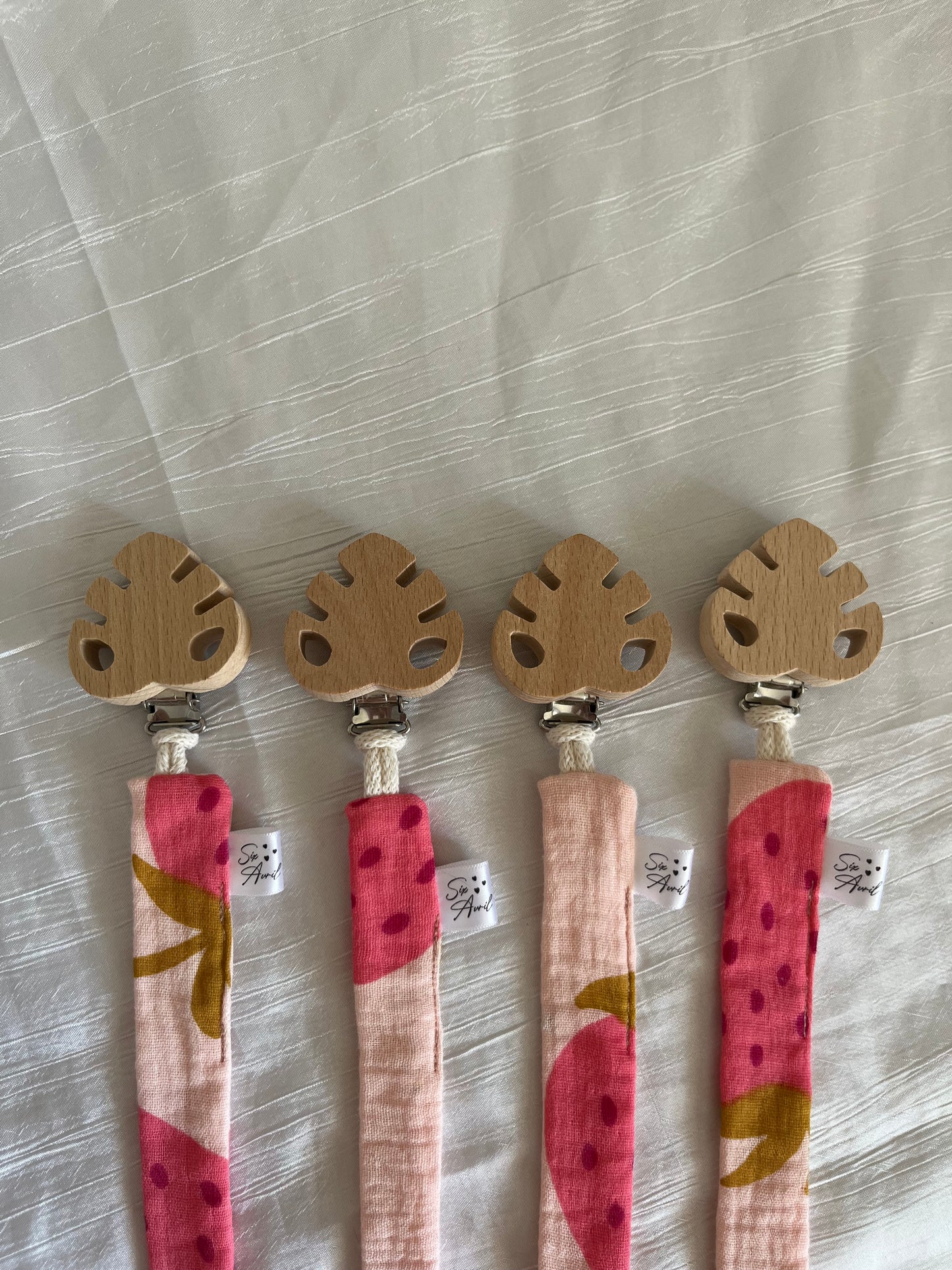 Attache tétine Strawberry