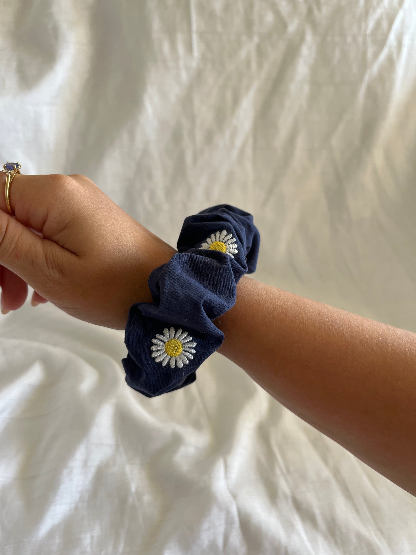 Chouchou Scrunchie en coton Marguerite
