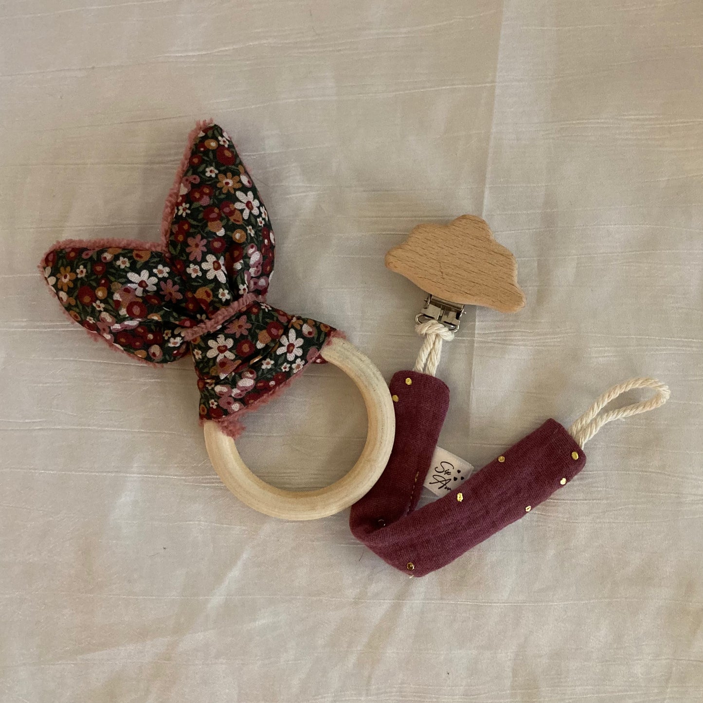 Attache tétine Violine