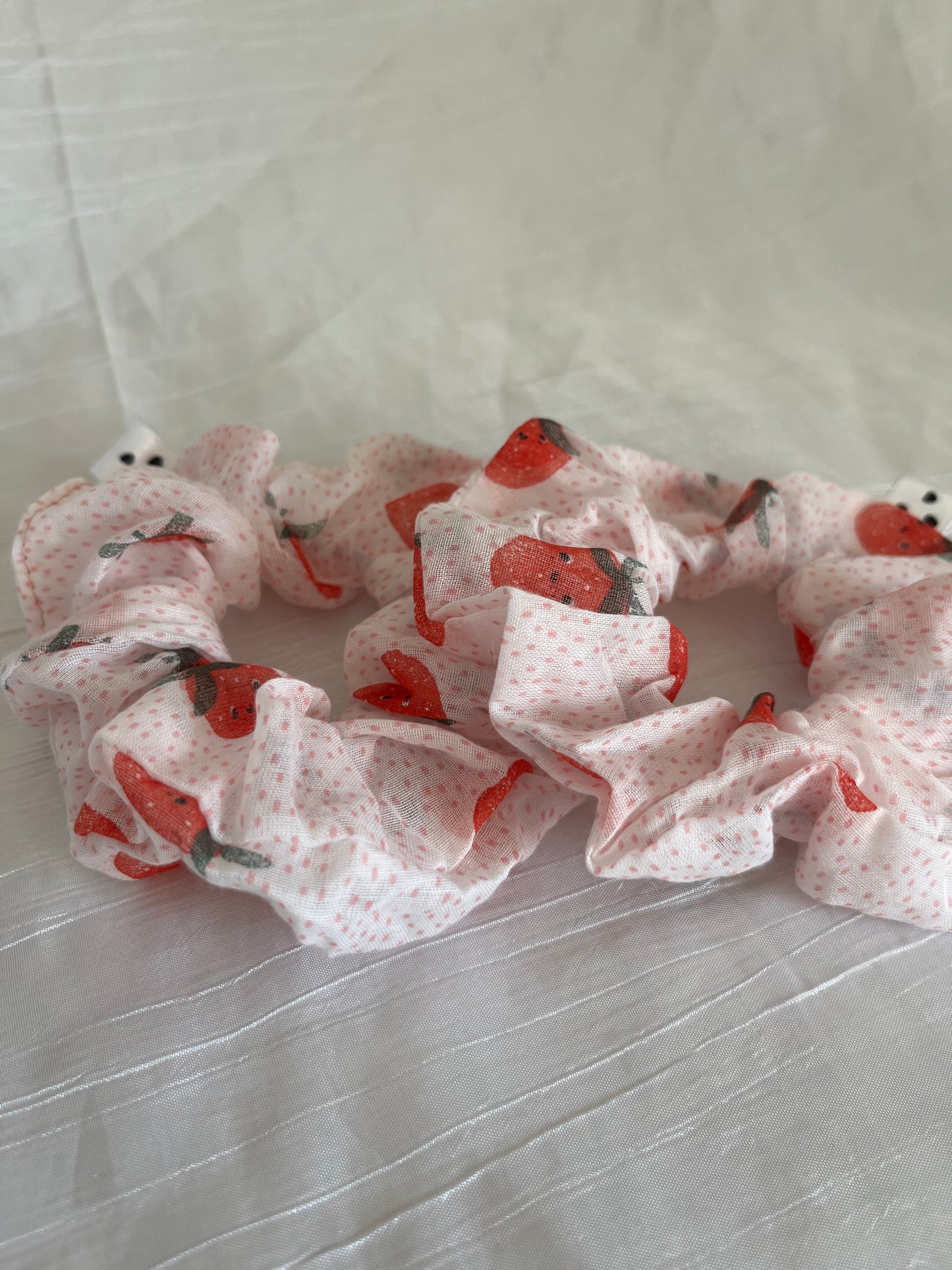 Chouchou Scrunchie en coton Fraise