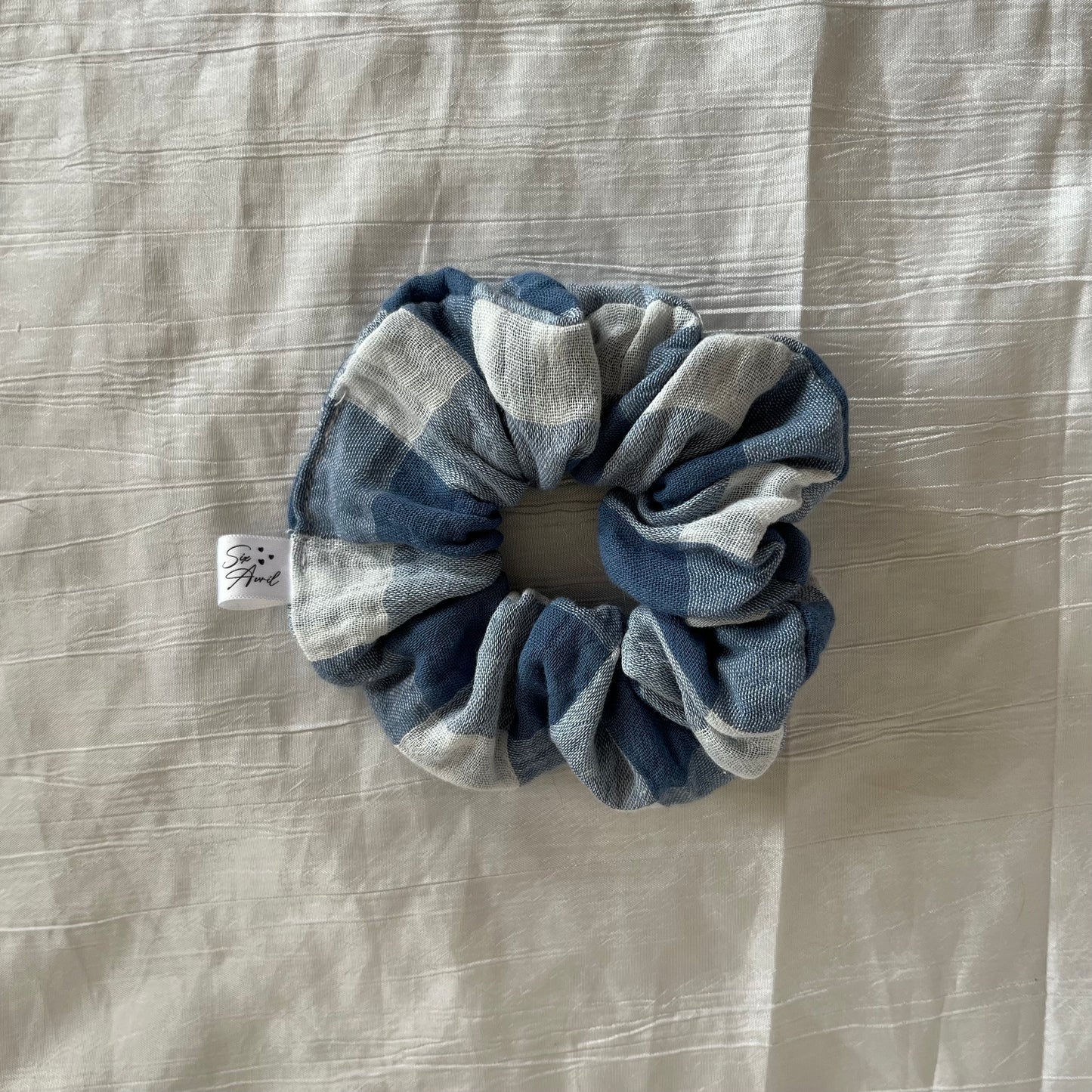 Chouchou Scrunchie en gaze de coton Vichy bleu