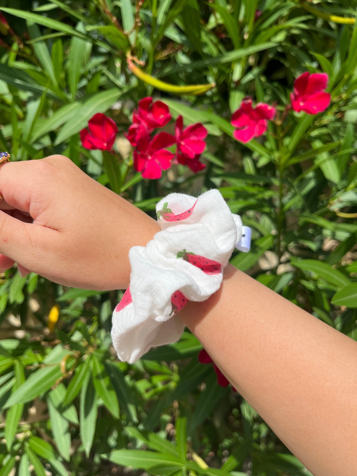 Chouchou Scrunchie en gaze Fraises