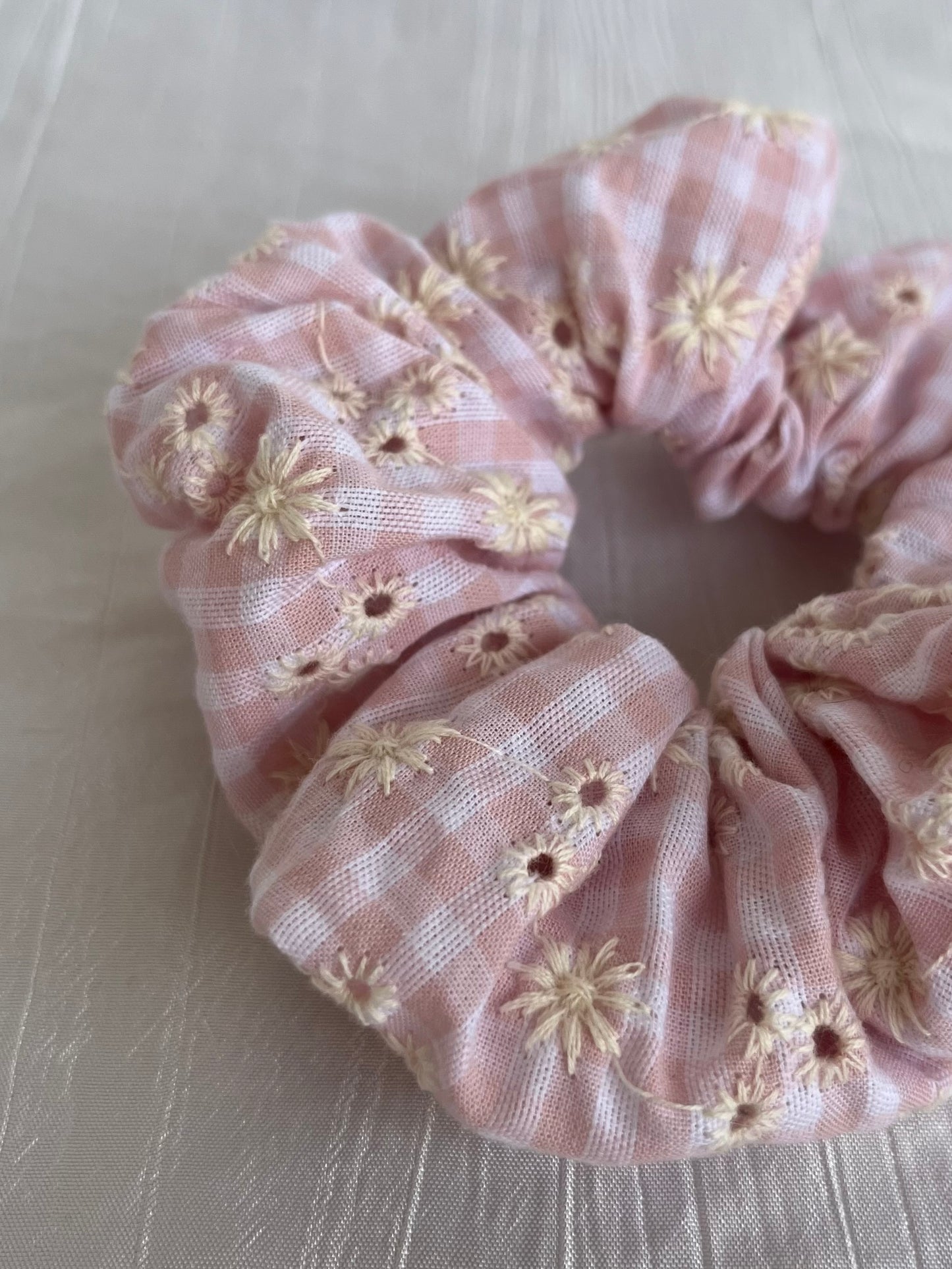 Chouchou Scrunchie en coton Vichy Brodé