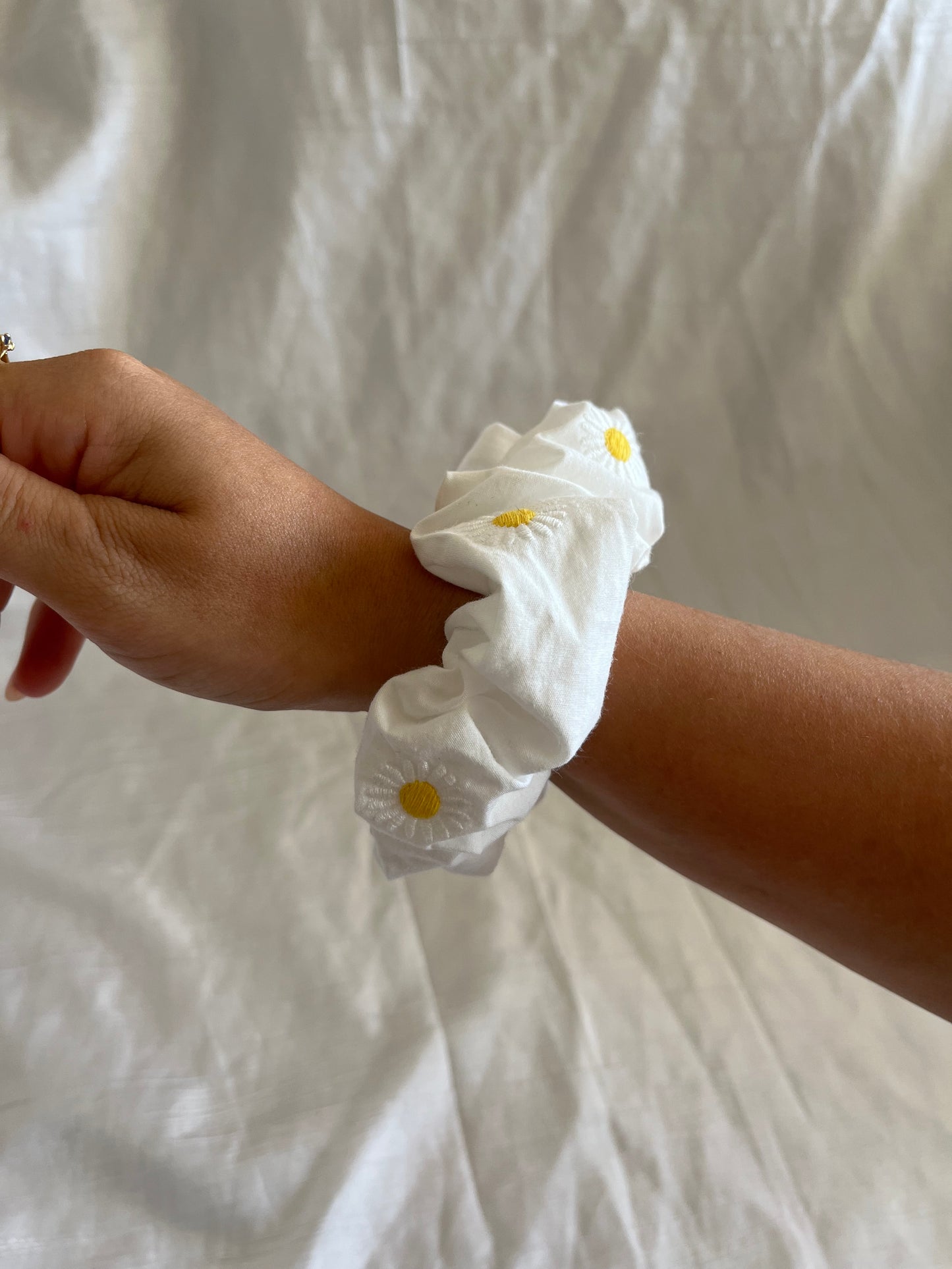 Chouchou Scrunchie en coton Marguerite