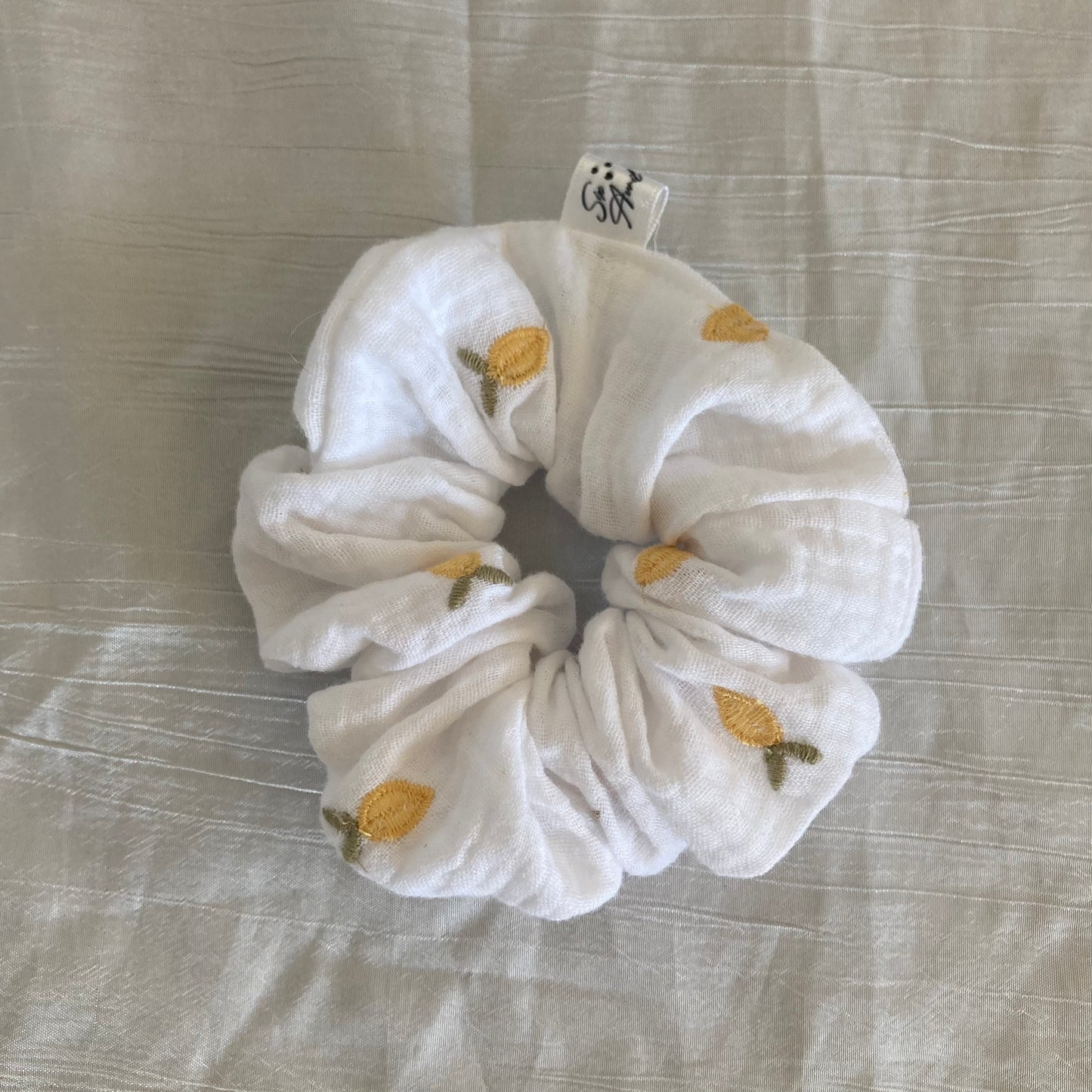 Chouchou Scrunchie en gaze de coton Citron brodé