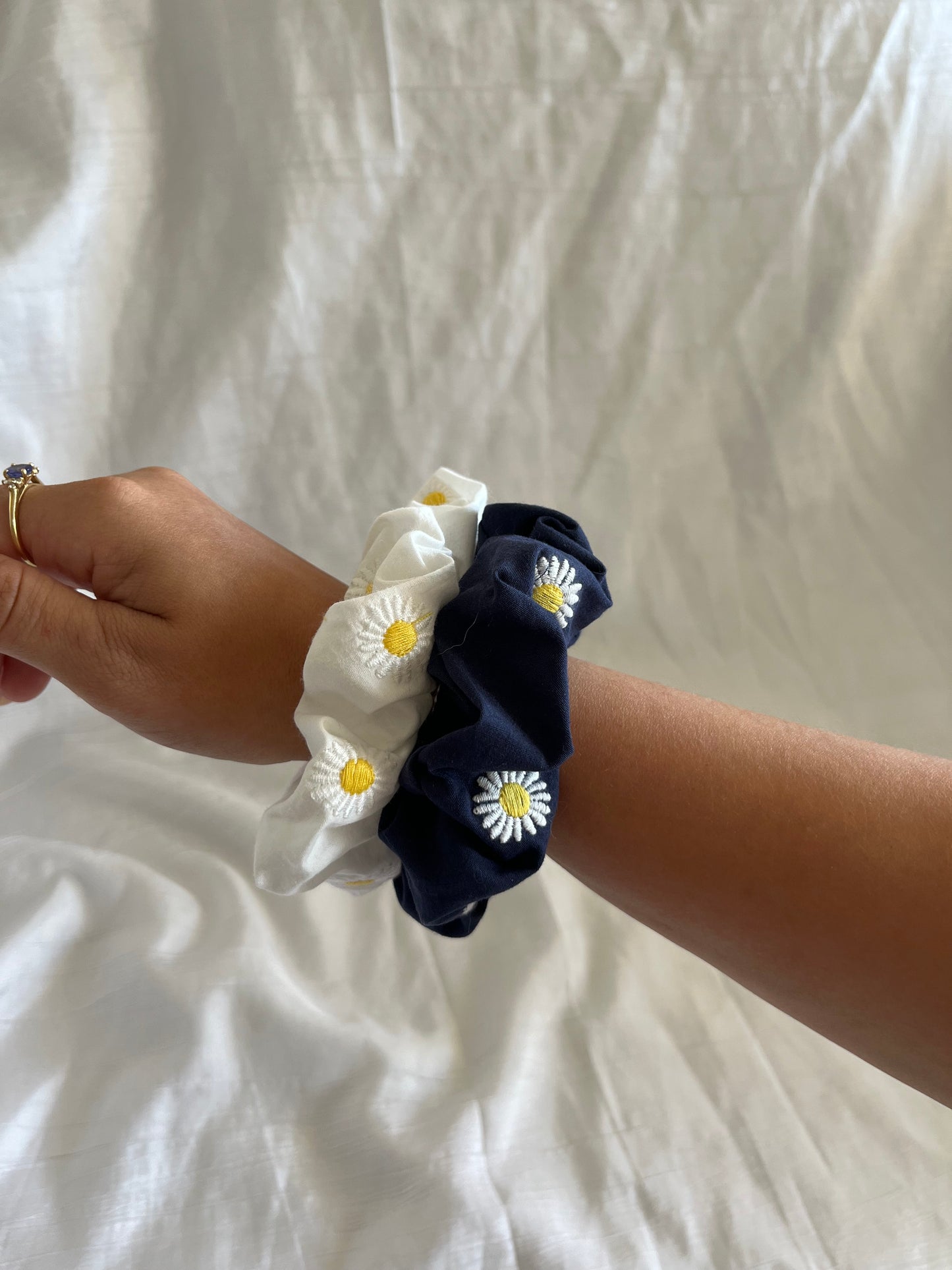 Chouchou Scrunchie en coton Marguerite