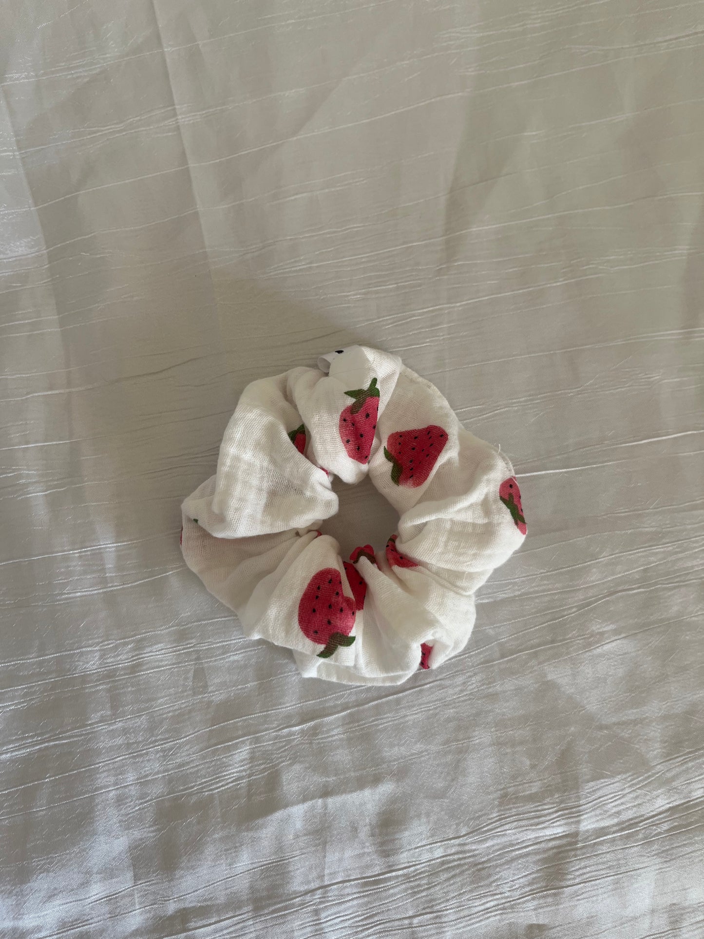 Chouchou Scrunchie en gaze Fraises
