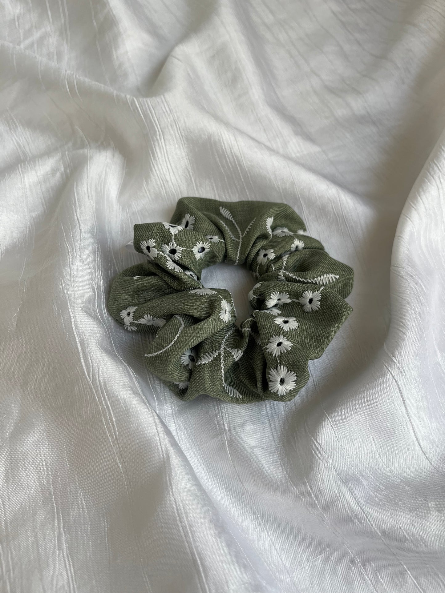 Chouchou Scrunchie en coton Broderie Anglaise