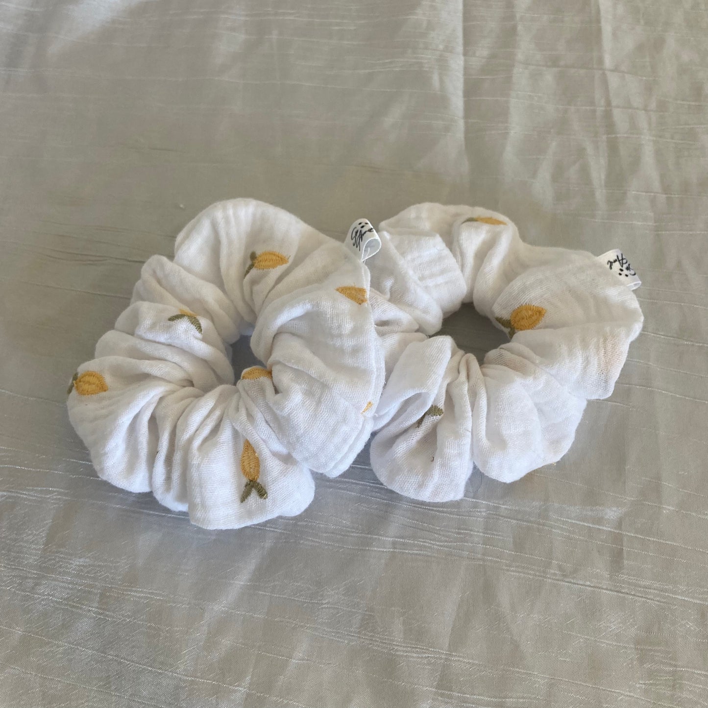 Chouchou Scrunchie en gaze de coton Citron brodé