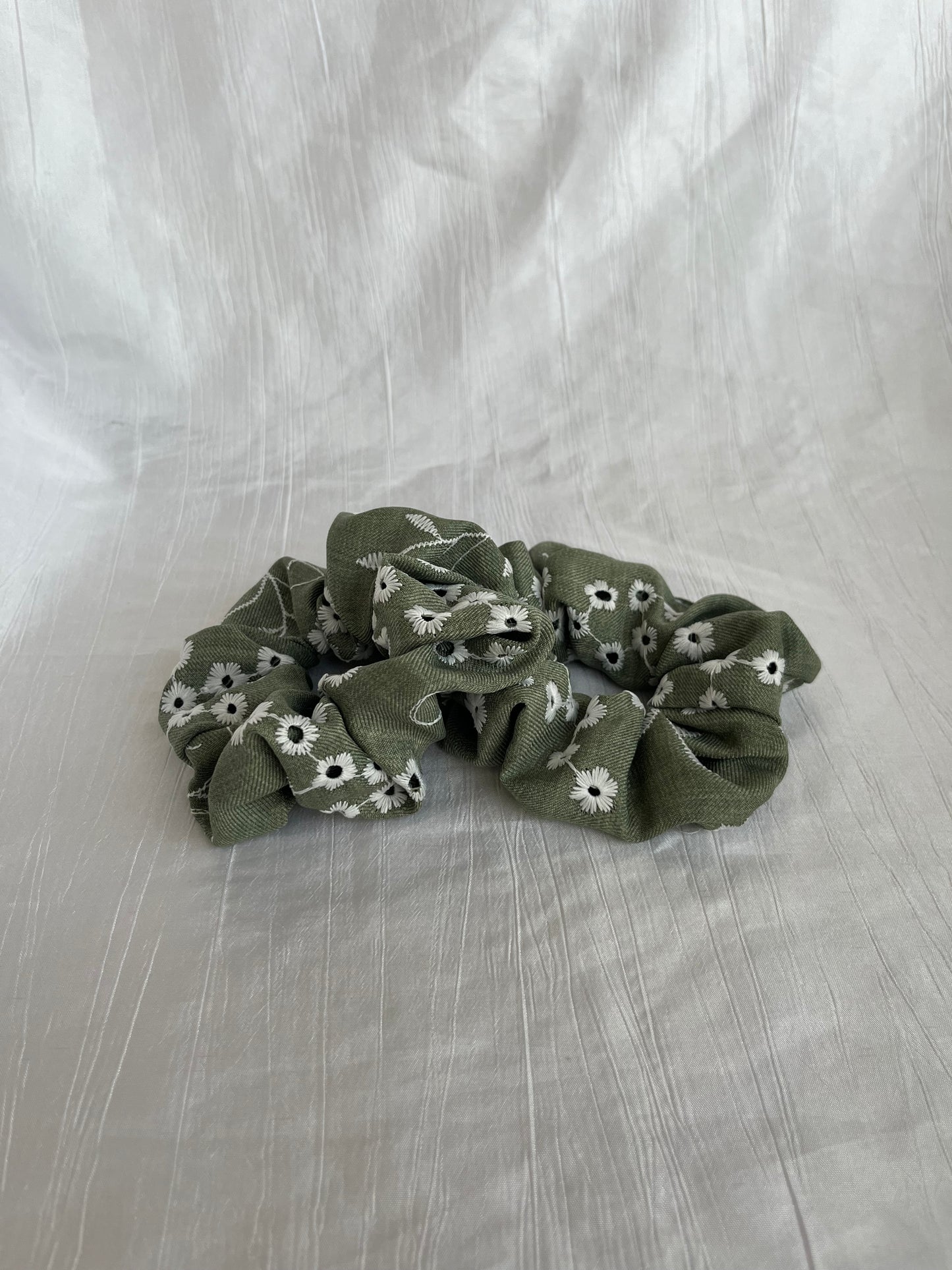 Chouchou Scrunchie en coton Broderie Anglaise