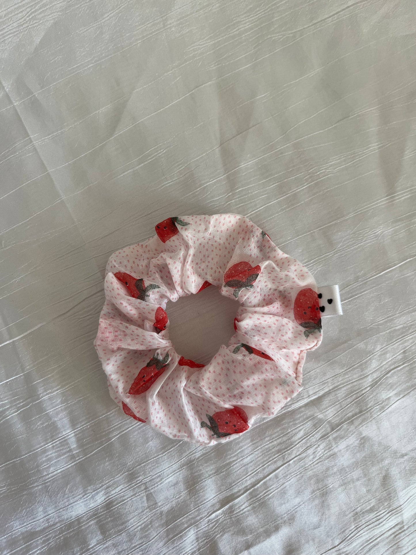 Chouchou Scrunchie en coton Fraise