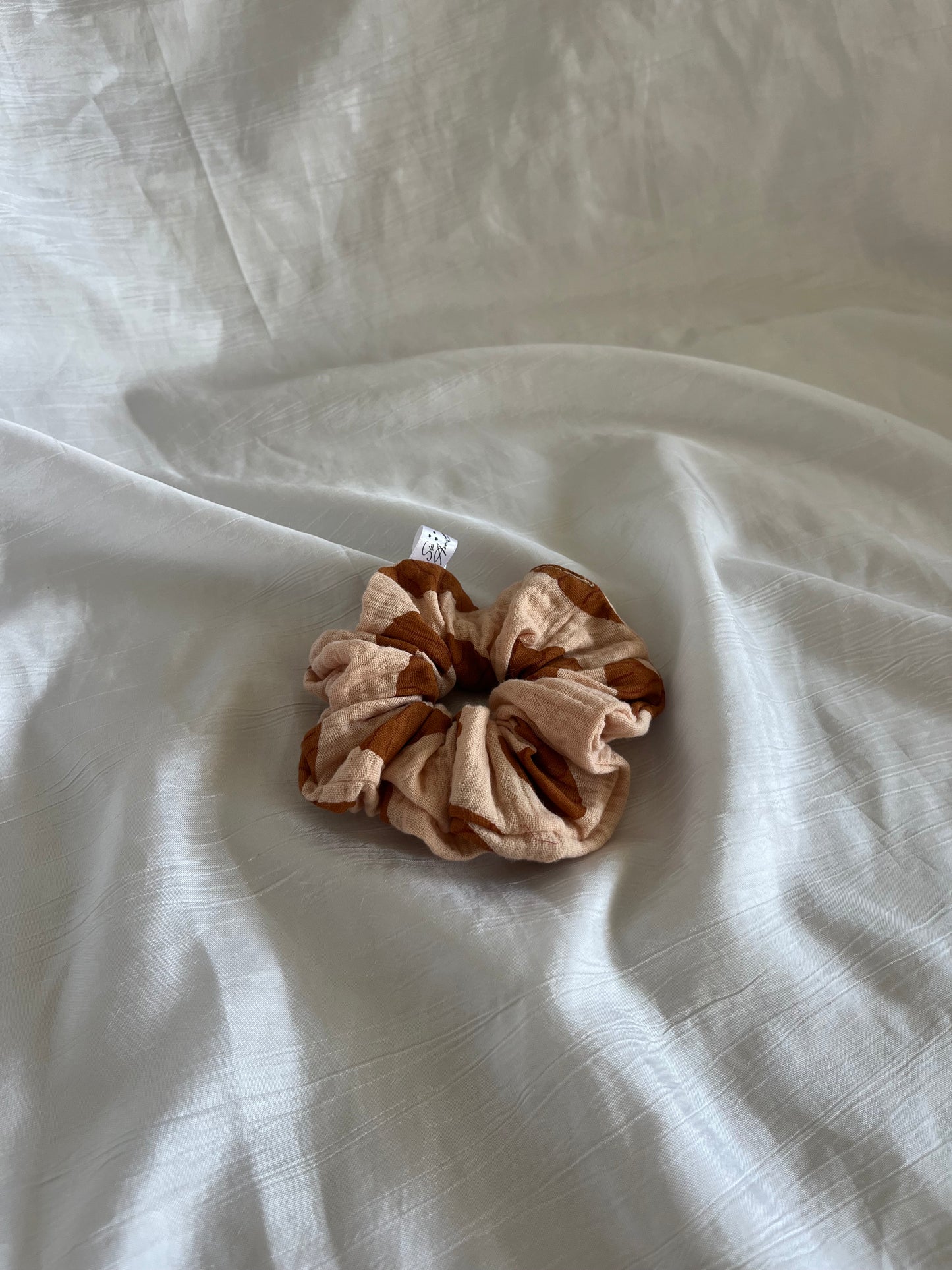 Chouchou Scrunchie en gaze Croissant 🥐