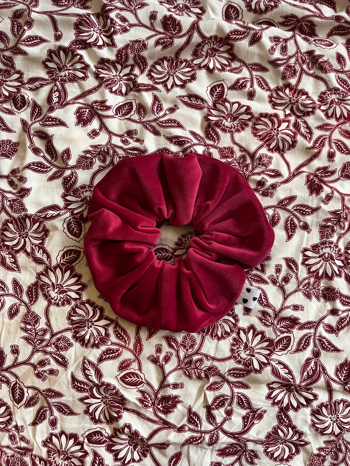 Chouchou Scrunchie en velours Framboise