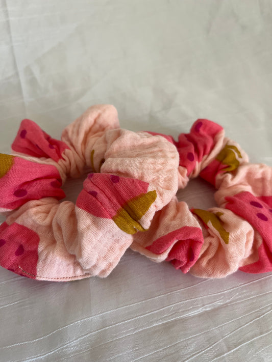 Chouchou Scrunchie en gaze Strawberry
