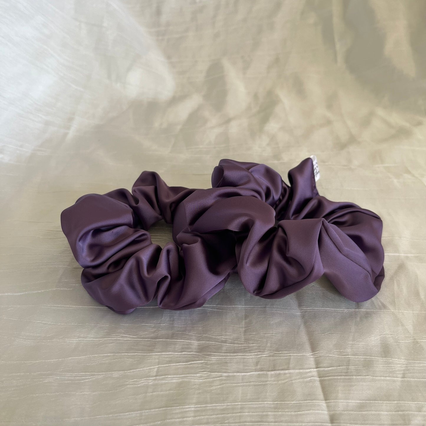 Chouchou Scrunchie en satin Violet