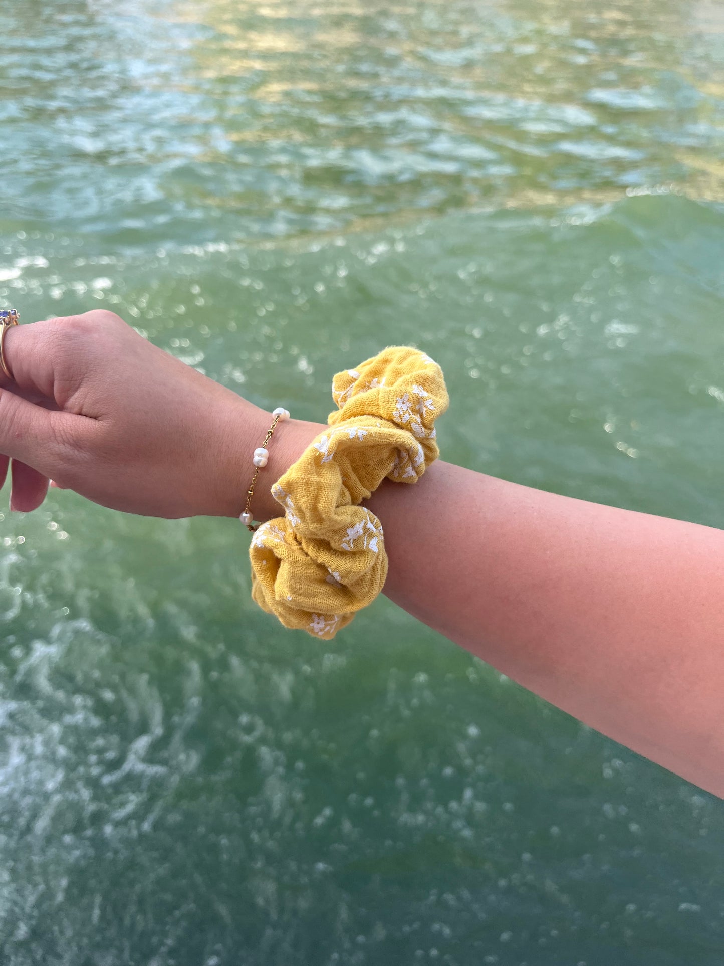 Chouchou Scrunchie en gaze Yellow