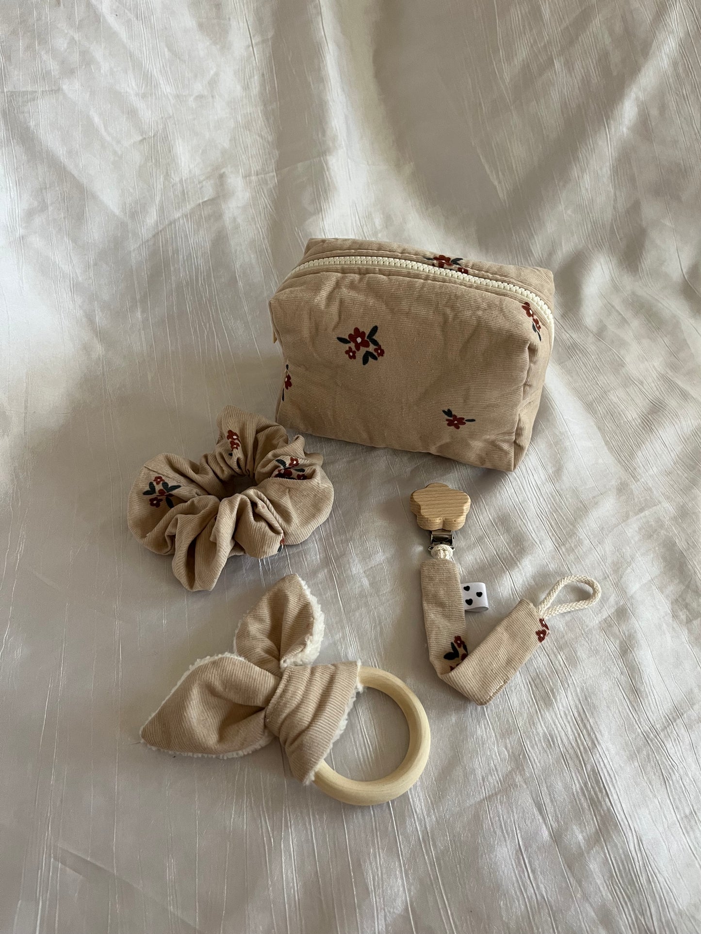 Chouchou Scrunchie en velours fleurie