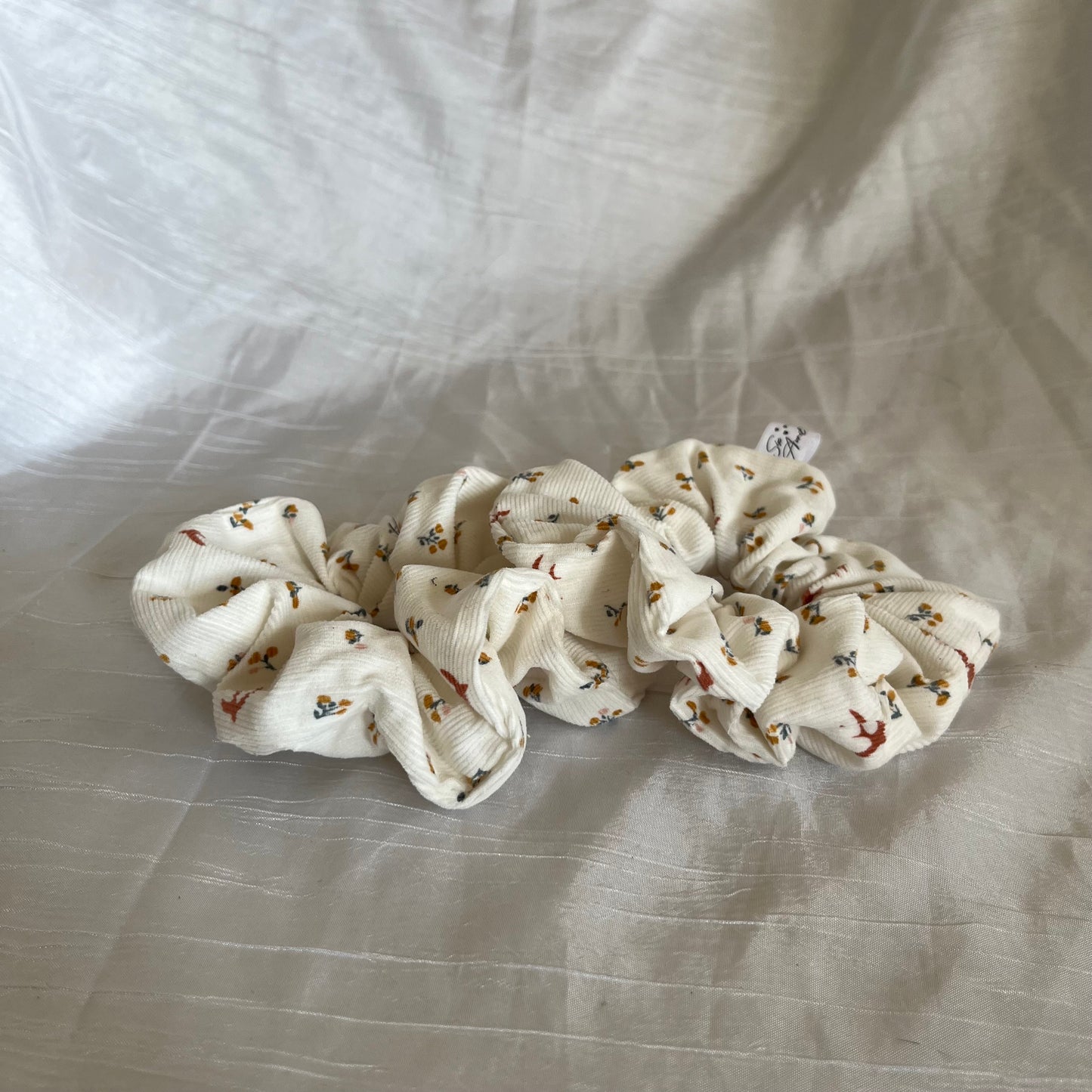 Chouchou Scrunchie en velours Hirondelle