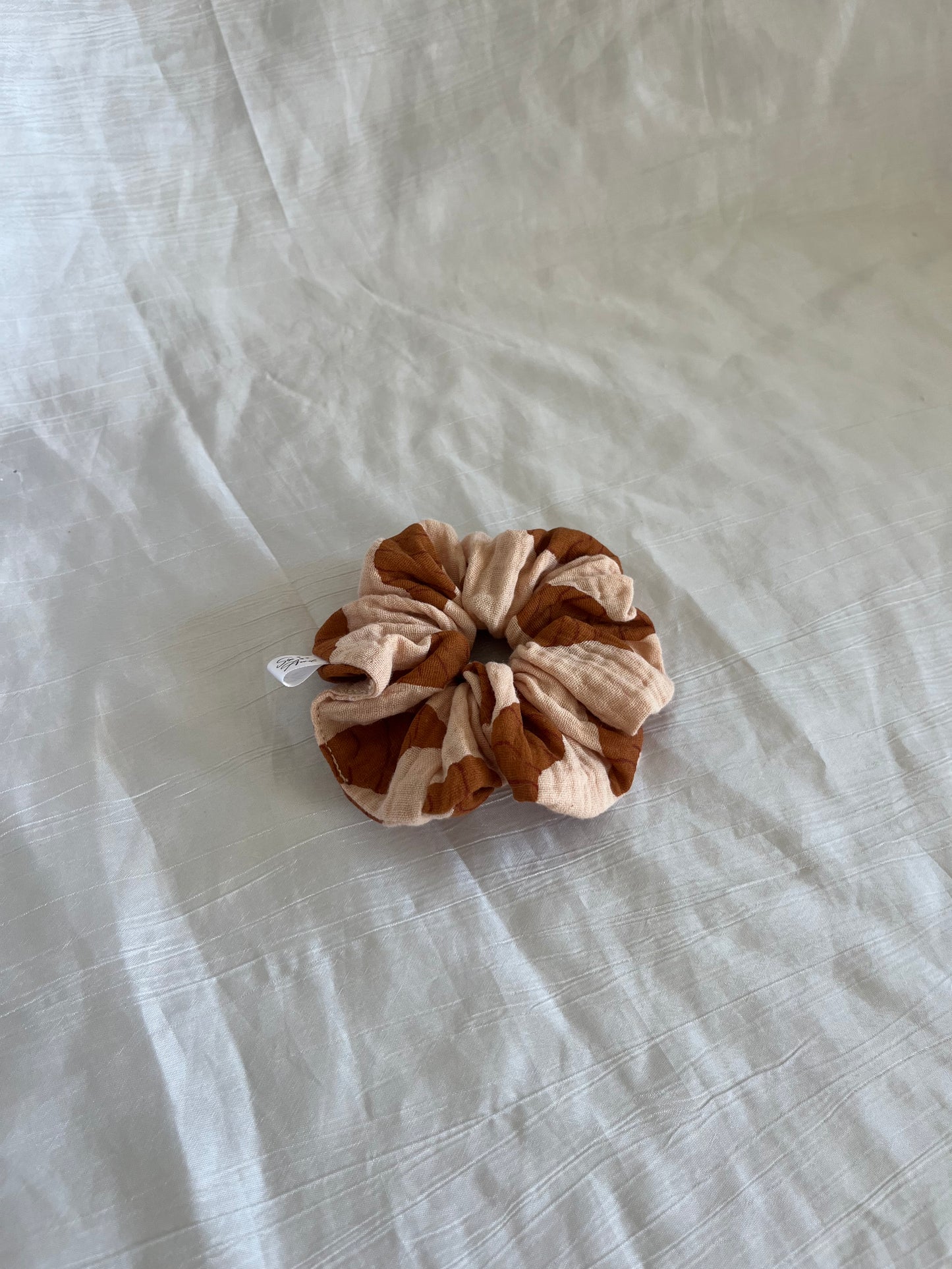 Chouchou Scrunchie en gaze Croissant 🥐