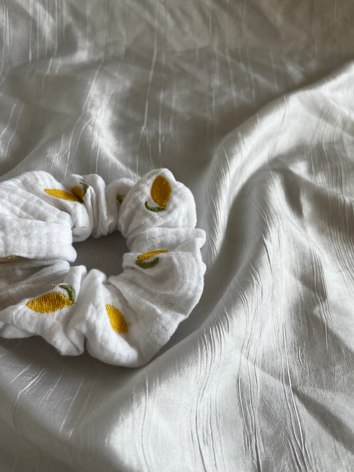Chouchou Scrunchie en gaze Citron Brodé 🍋