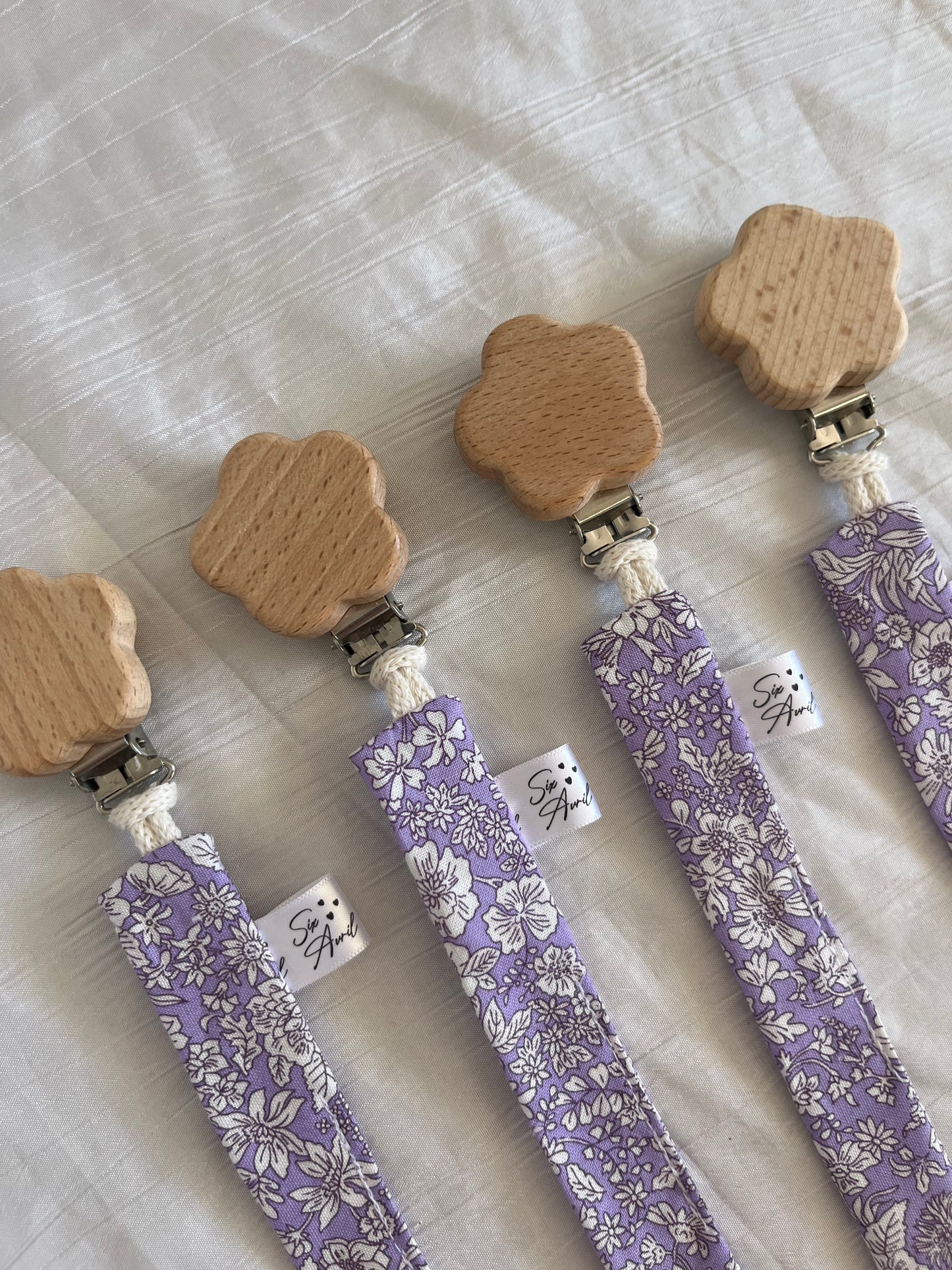 Attache tétine Fleuri violet 💜