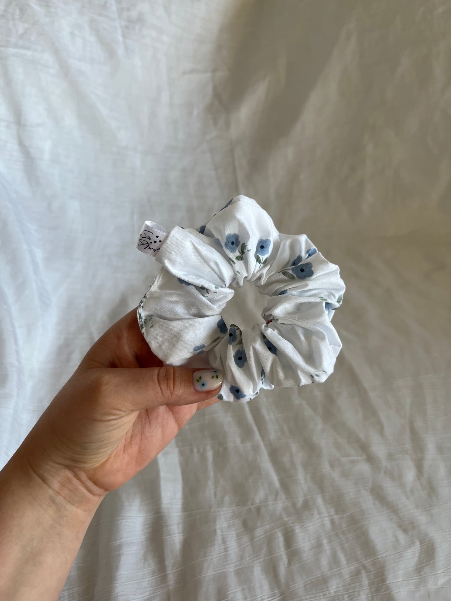 Chouchou Scrunchie en coton Fleur bleue
