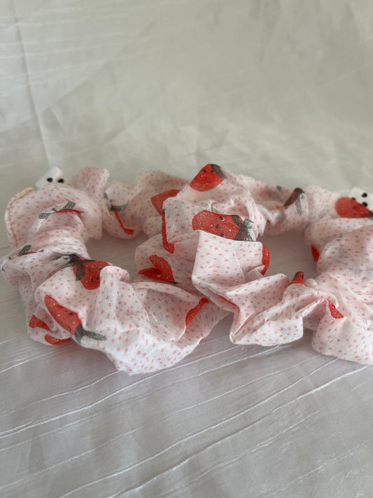 Chouchou Scrunchie en coton Fraise