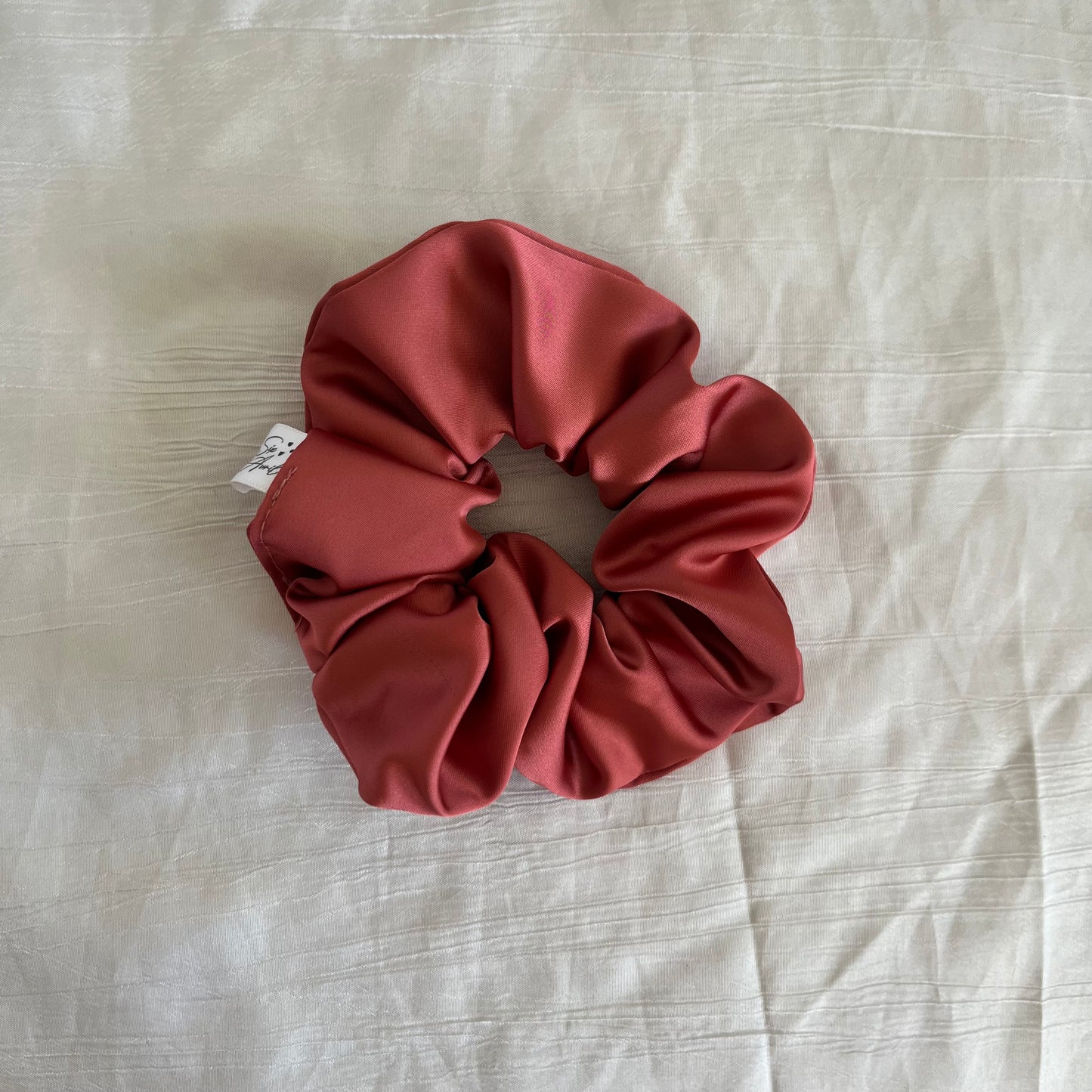 Chouchou Scrunchie en satin Terracotta