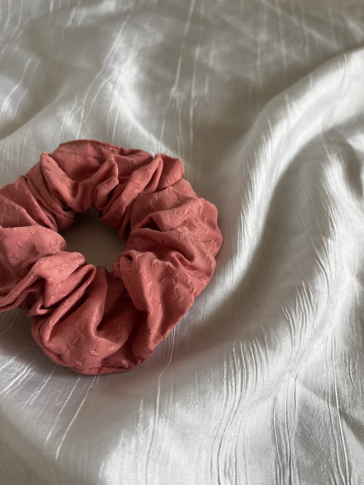 Chouchou Scrunchie en coton Plumetis 🩷