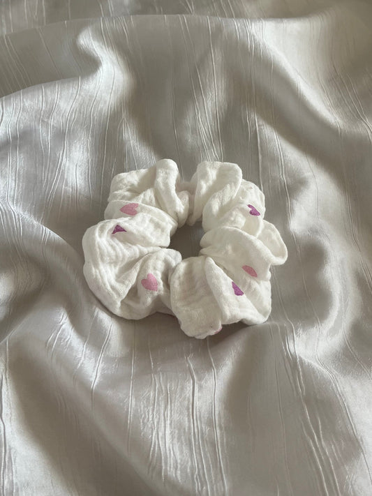 Chouchou Scrunchie en gaze cœur rose lilas