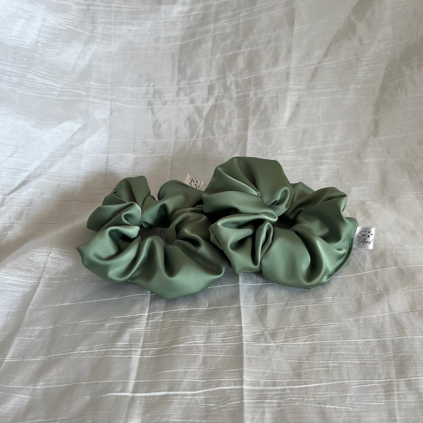 Chouchou Scrunchie en satin vert jade