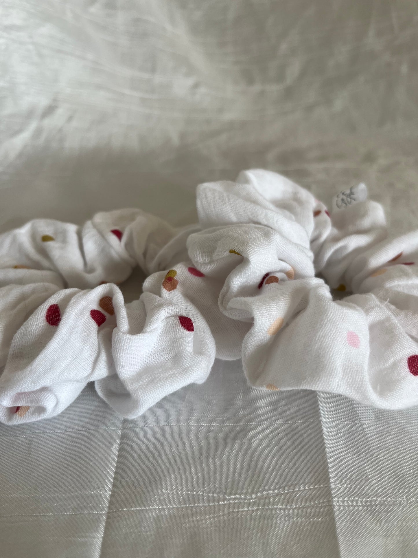 Chouchou Scrunchie en gaze Confettis