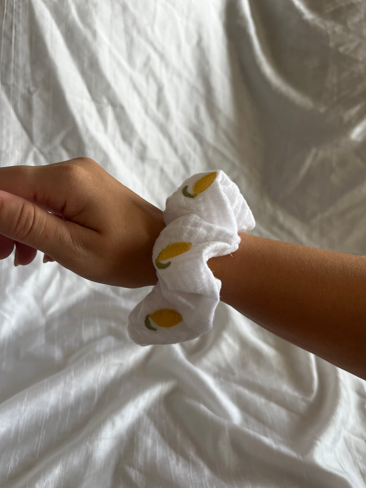 Chouchou Scrunchie en gaze Citron Brodé 🍋