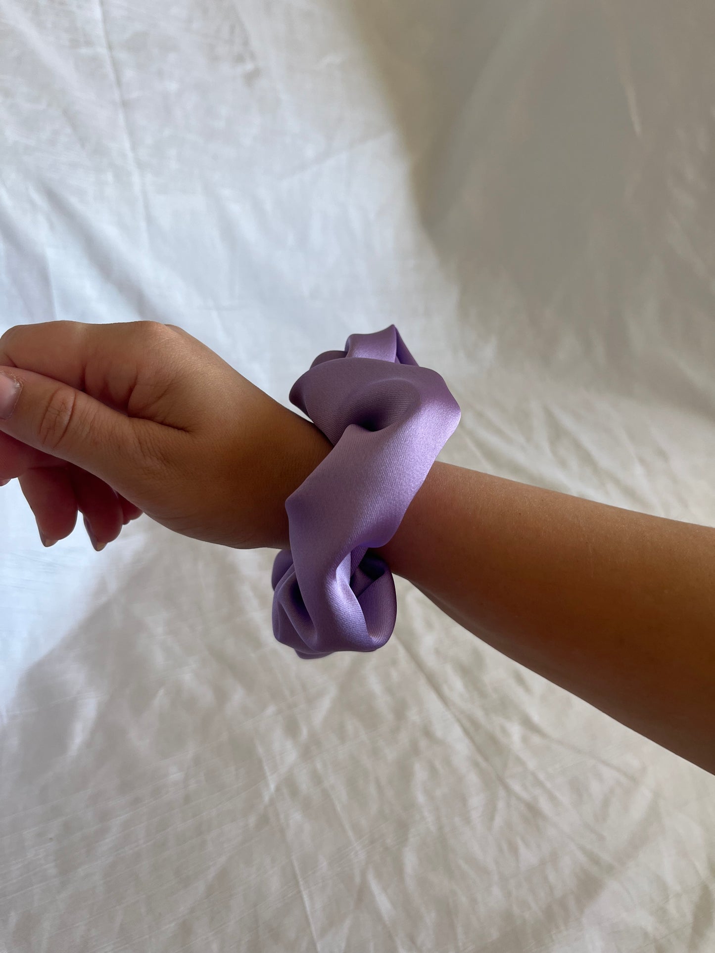 Chouchou Scrunchie en satin Lilas 💜