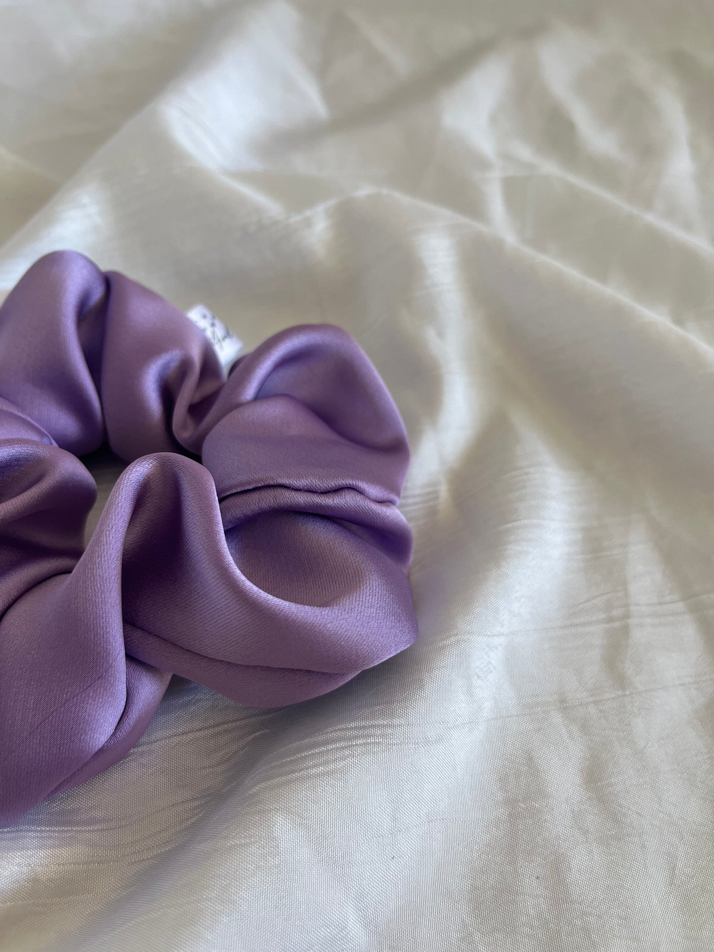 Chouchou Scrunchie en satin Lilas 💜