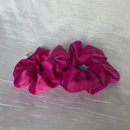 Chouchou Scrunchie en satin Rose fushia