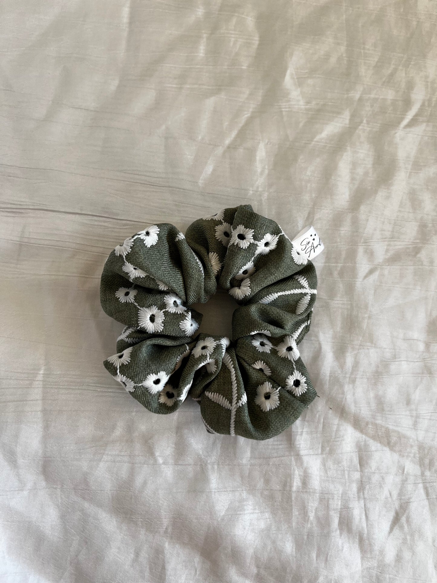 Chouchou Scrunchie en coton Broderie Anglaise