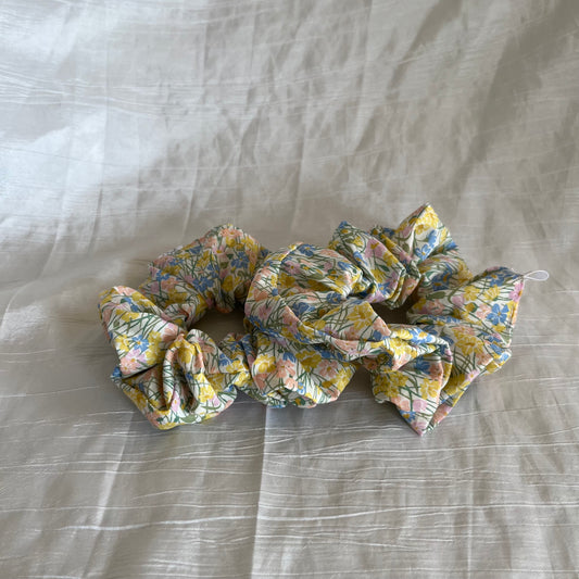 Chouchou Scrunchie en coton champ de fleurs pastel