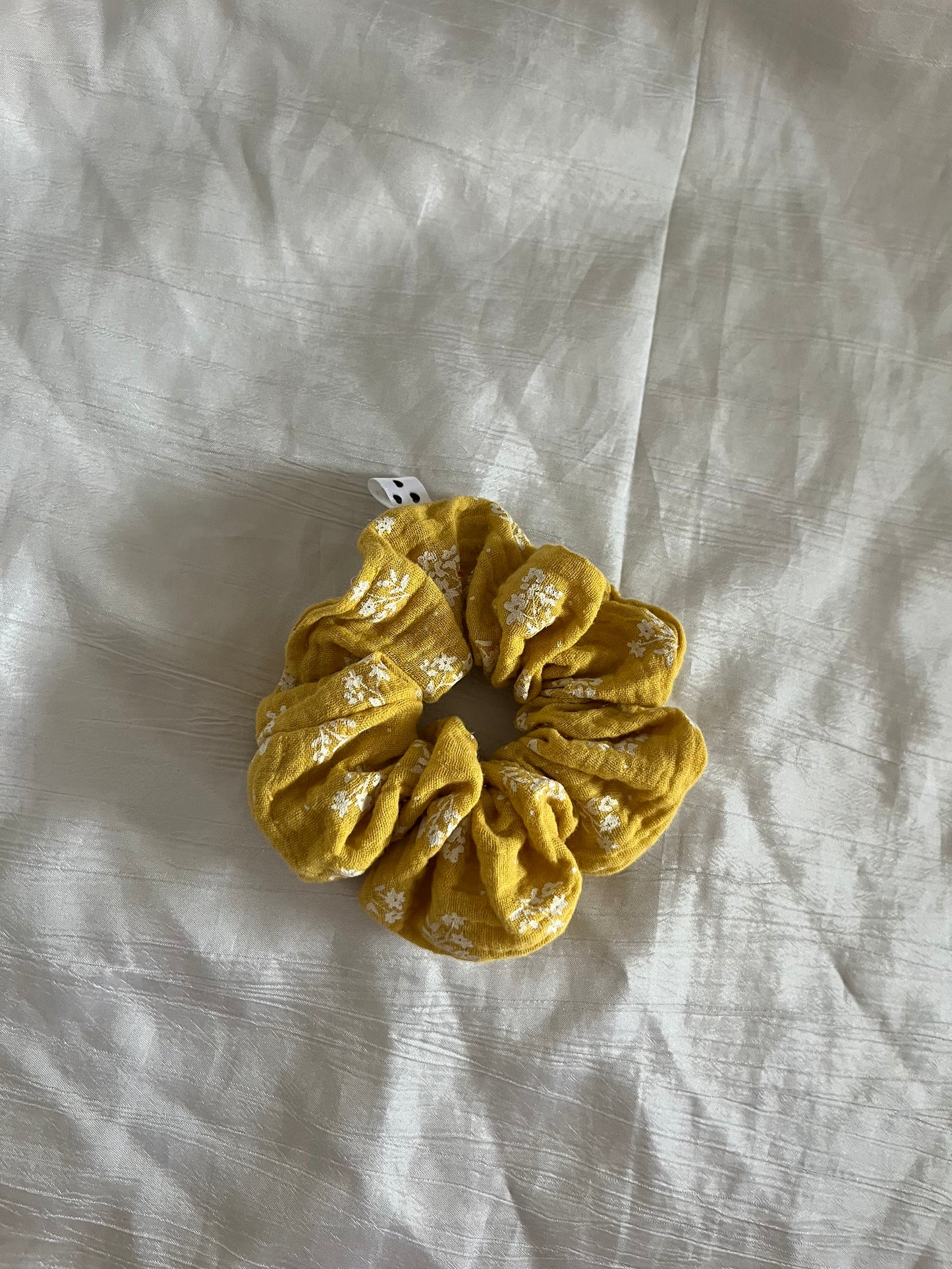 Chouchou Scrunchie en gaze Yellow