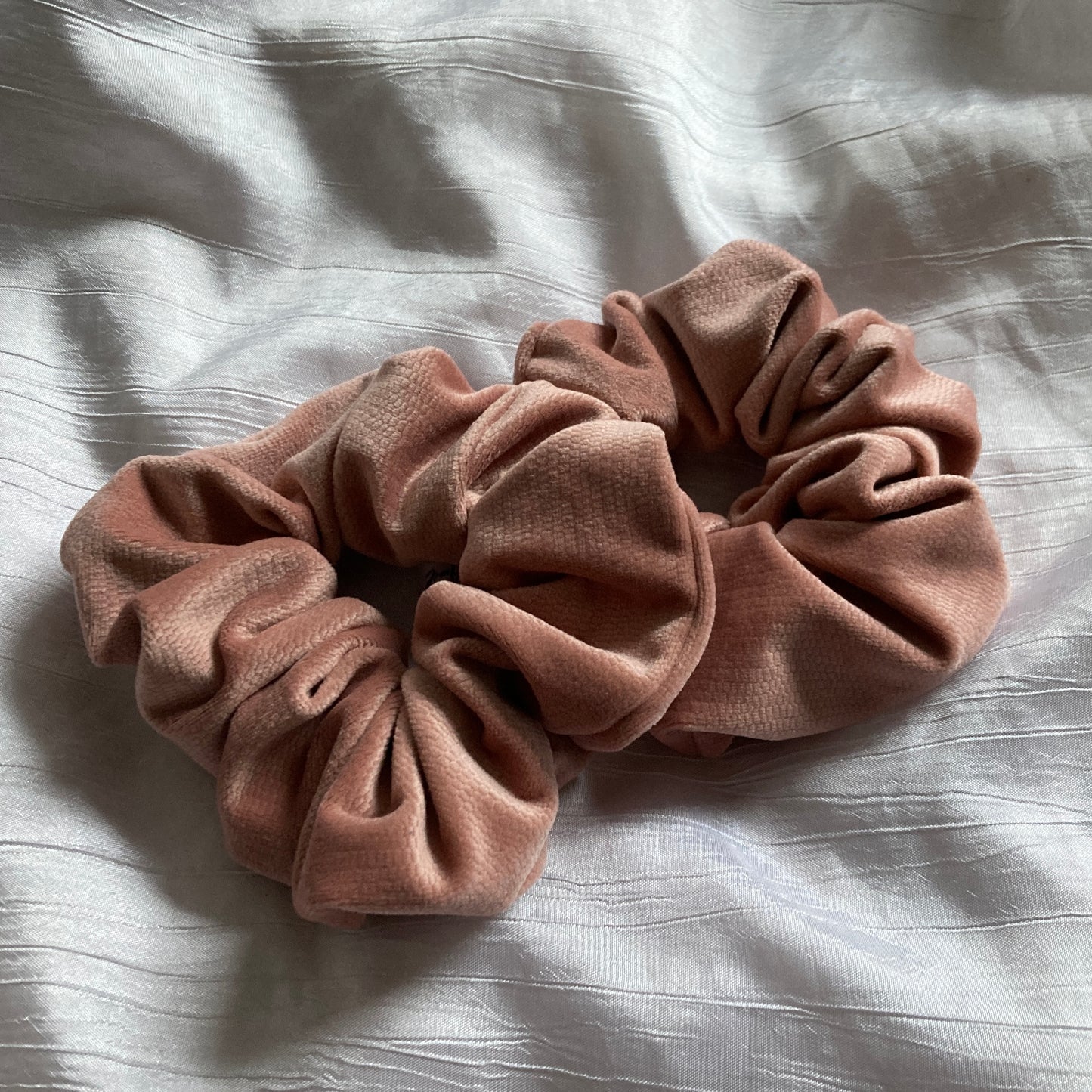 Chouchou Scrunchie en velours Rose